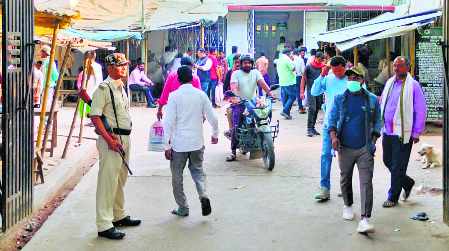 Gopalganj News : उत्पाद स्पेशल कोर्ट ने साक्ष्य के लिए पुलिस व अन्य अधिका���ियों को जारी किया नोटिस