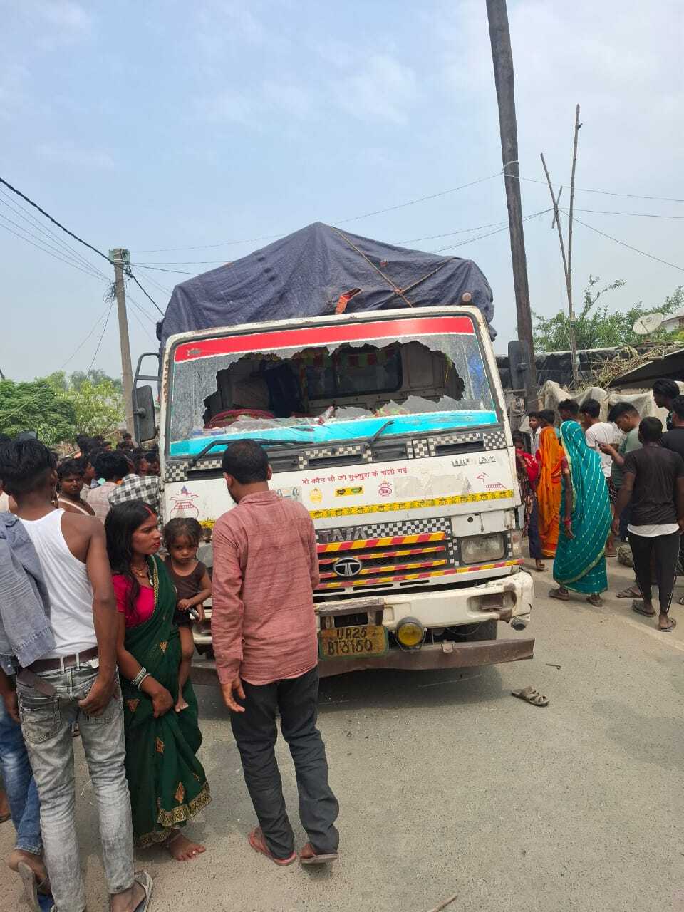 Motihari: ट्रक ने बच्चे को रौंदा, मौत से गुस्साए लोगों ने जाम की सड़क