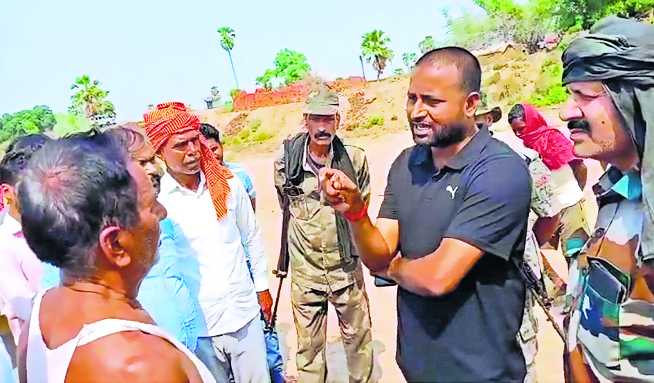 Jehanabad : नदी से बालू उठाव की शिकायत पर जांच करने पहुंचे अधिकारी