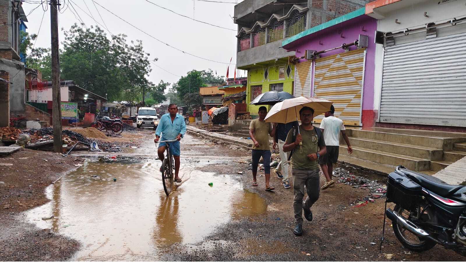 पाकुड़िया में एक घंटे की झमाझम बारिश से मिली राहत, जलजमाव और बिजली बाधित