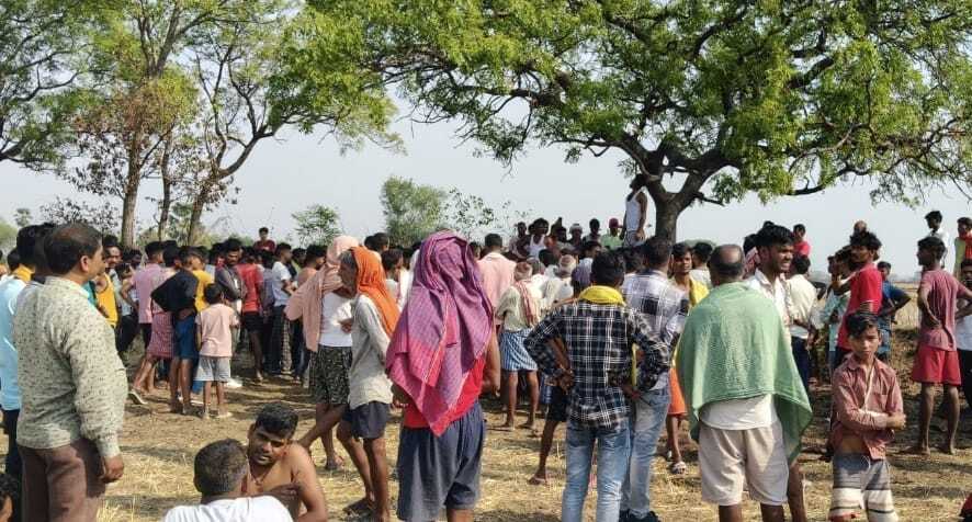 पेड़ से लटका मिला युवक का शव, नौ दिन बाद होनी थी शादी