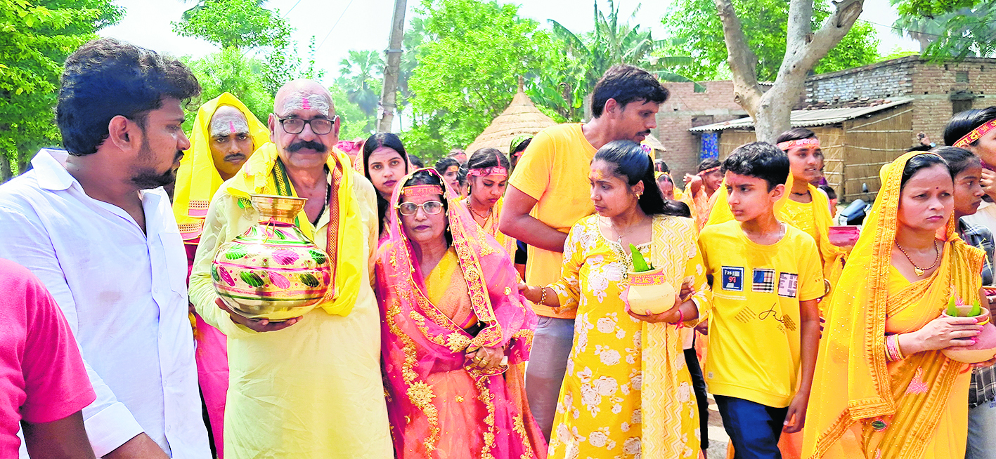Saran News : नौ दिवसीय श्रीरुद्र महायज्ञ को लेकर निकाली गयी कलशयात्रा