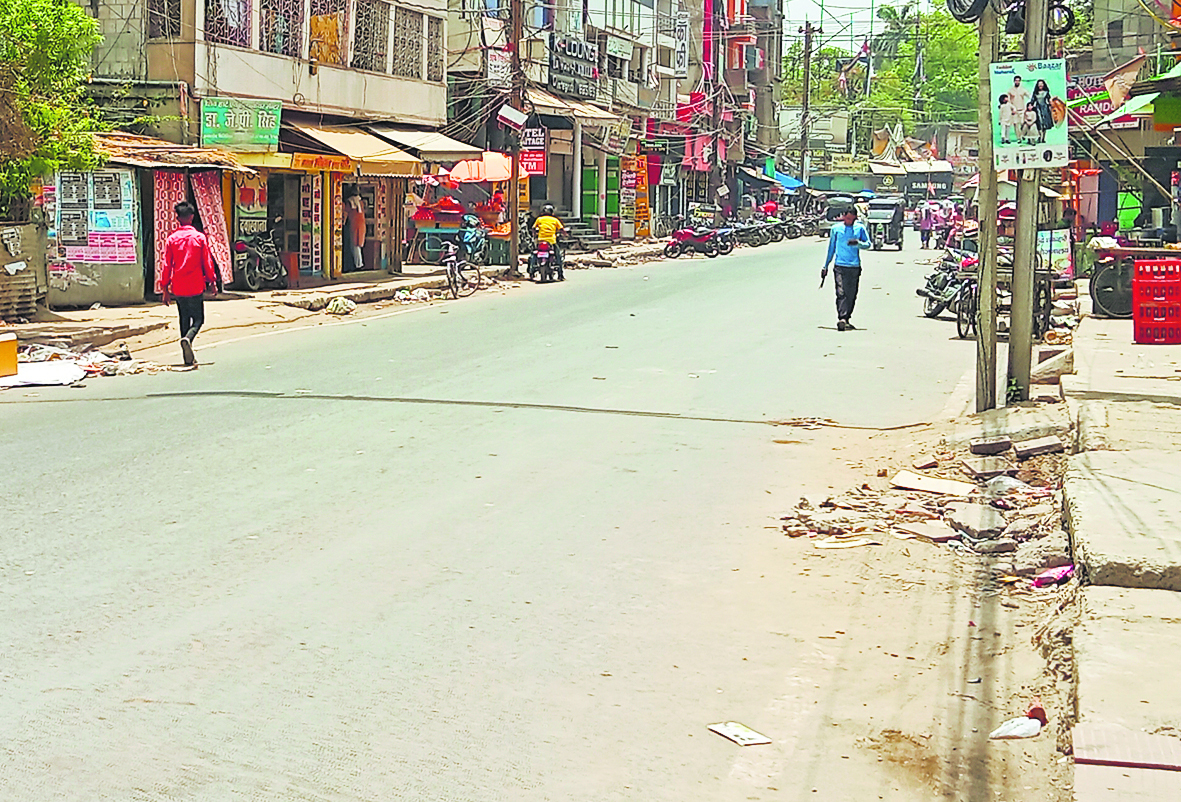 Saran News : चिलचिलाती धूप व तपिश ने बढ़ायी मुश्किल, सड़कें रह रहीं सूनी