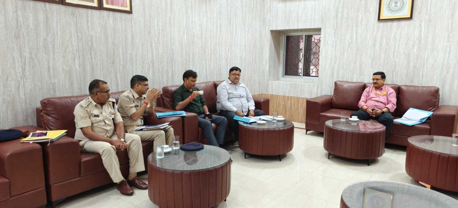 Deoghar News : एससी की शिकायतों पर समय पर करें कार्रवाई : आयोग