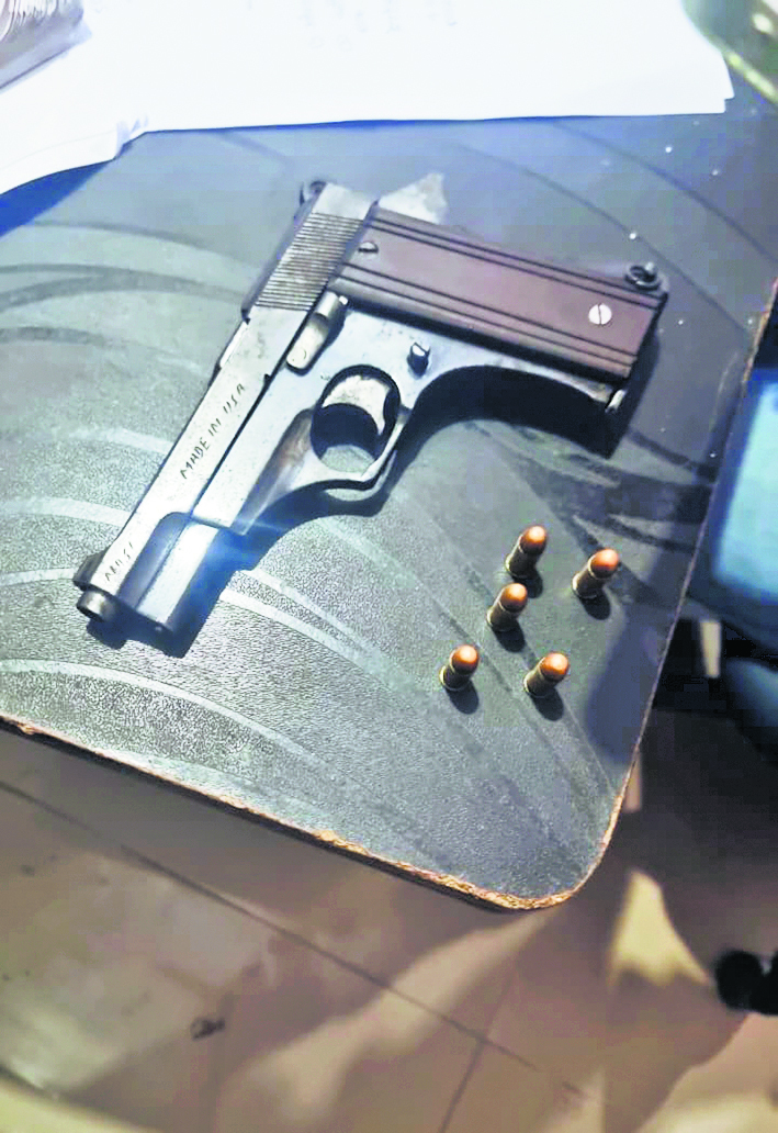 हथियार डिलेवरी करने पहुंचा देशी पिस्टल व गोलियों के साथ तस्कर गिरफ्तार