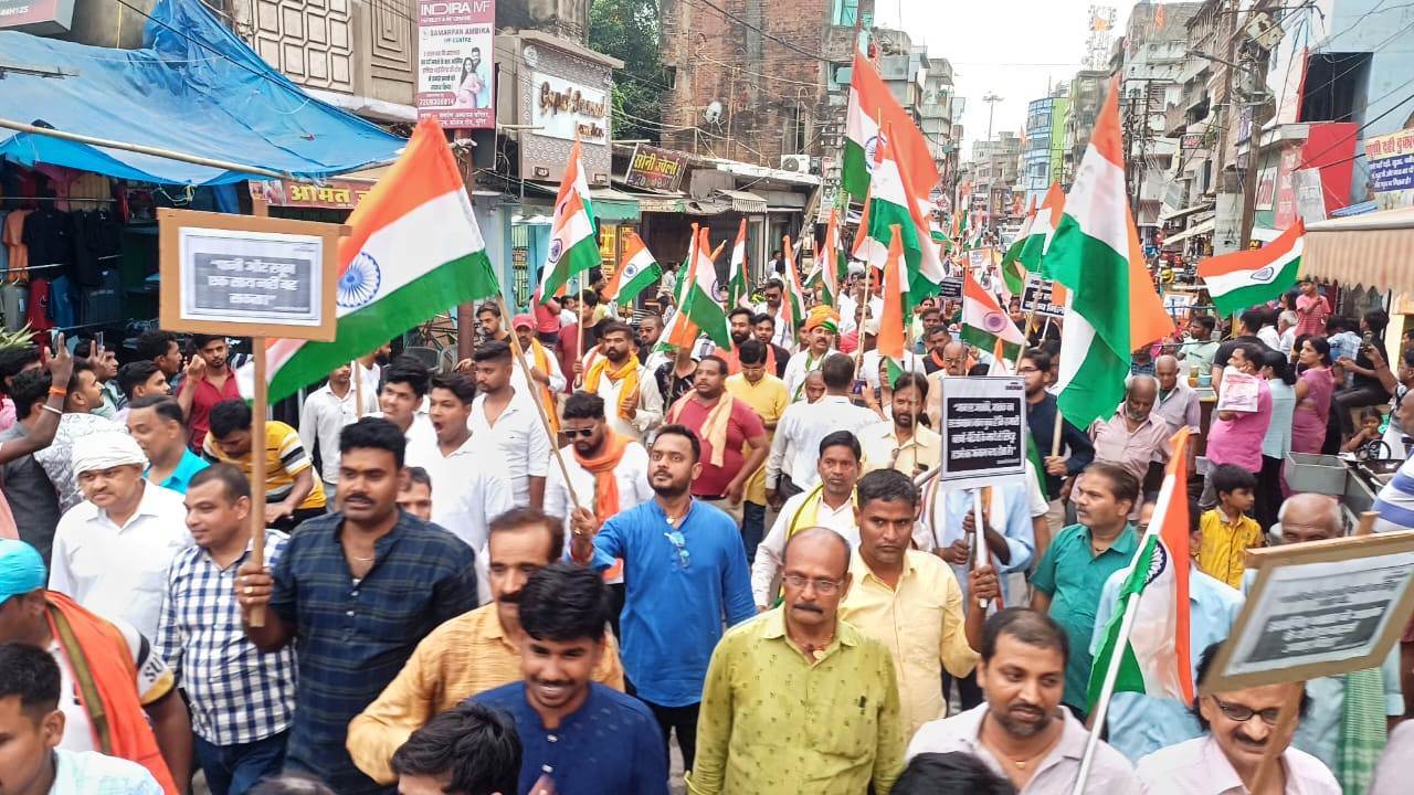 भारतीय वीर सैनिकों के सम्मान में मुंगेरवासियों ने निकला भव्य तिरंगा यात्रा