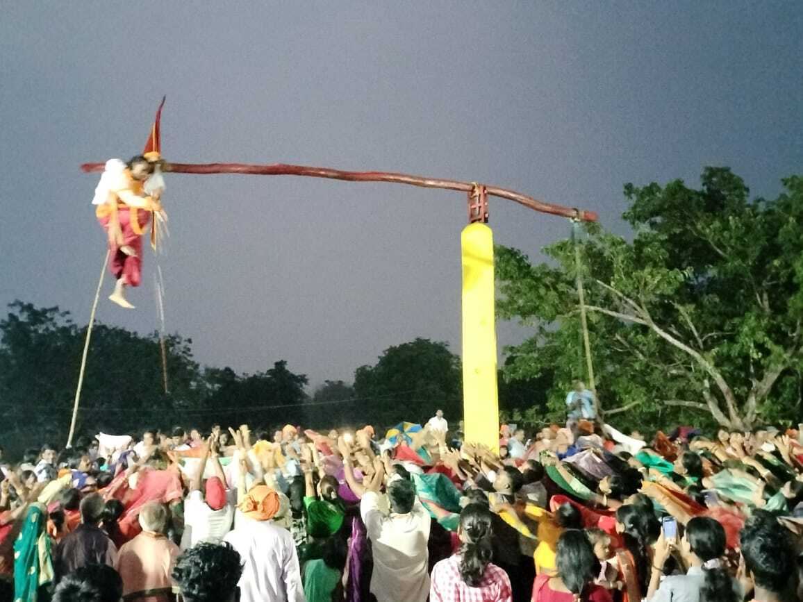 भोक्ता ने बरसाये आस्था के फूल