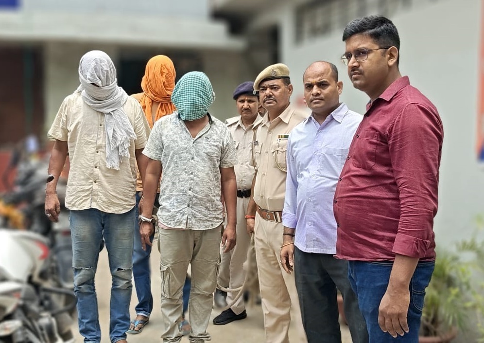 जेल में बनायी सीबीआइ की फर्जी स्पेशल टीम, बाहर निकलते ही कई लोगों को लूटा, तीन गिरफ्तार