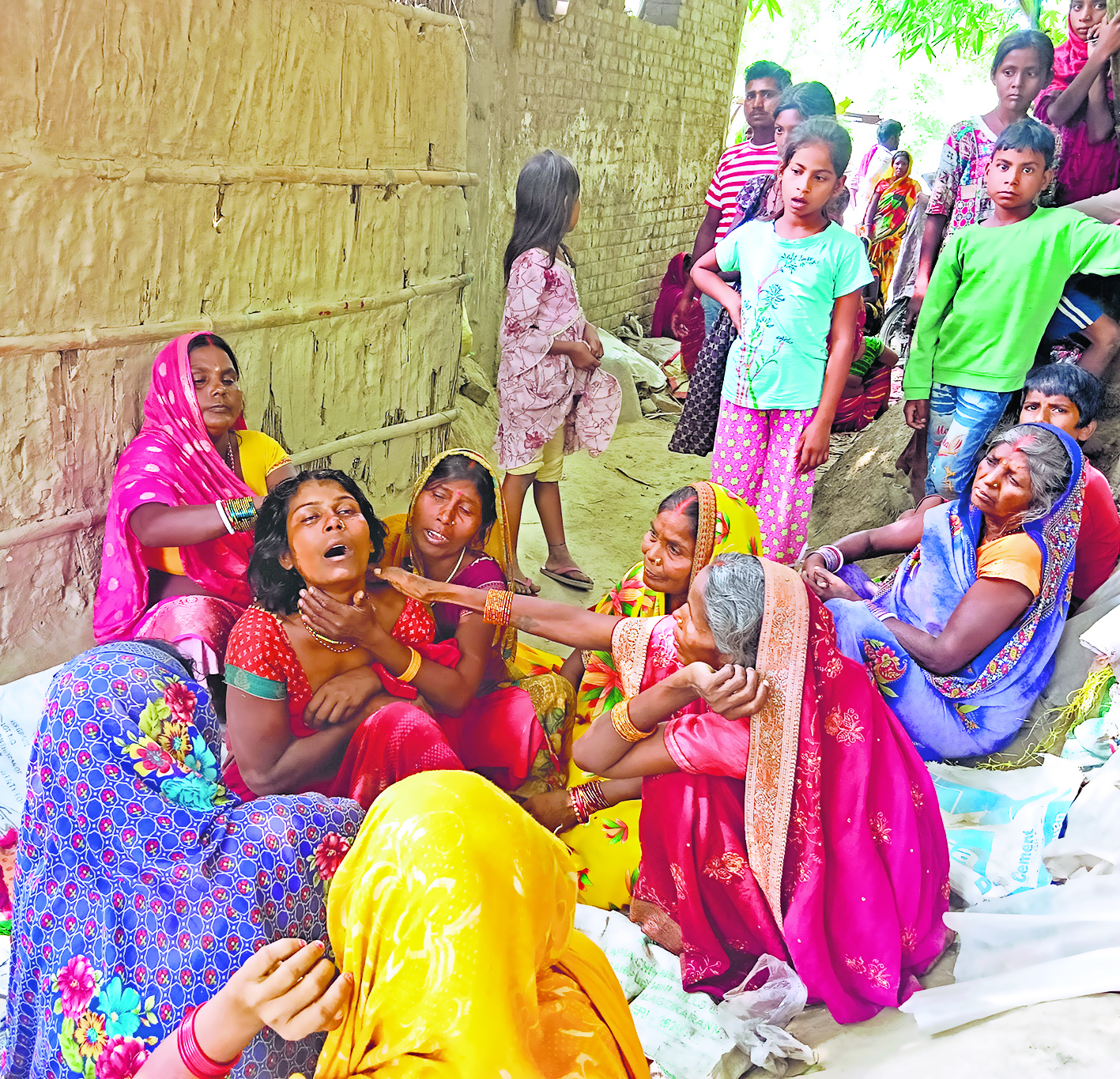 दो मासूमों की मौत के बाद परिजनों में मची चीख पुकार