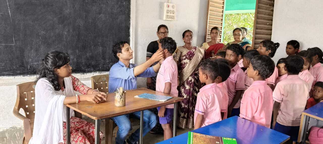 प्राथमिक विद्यालय के 35 बच्चों की हुई स्वास्थ्य जांच