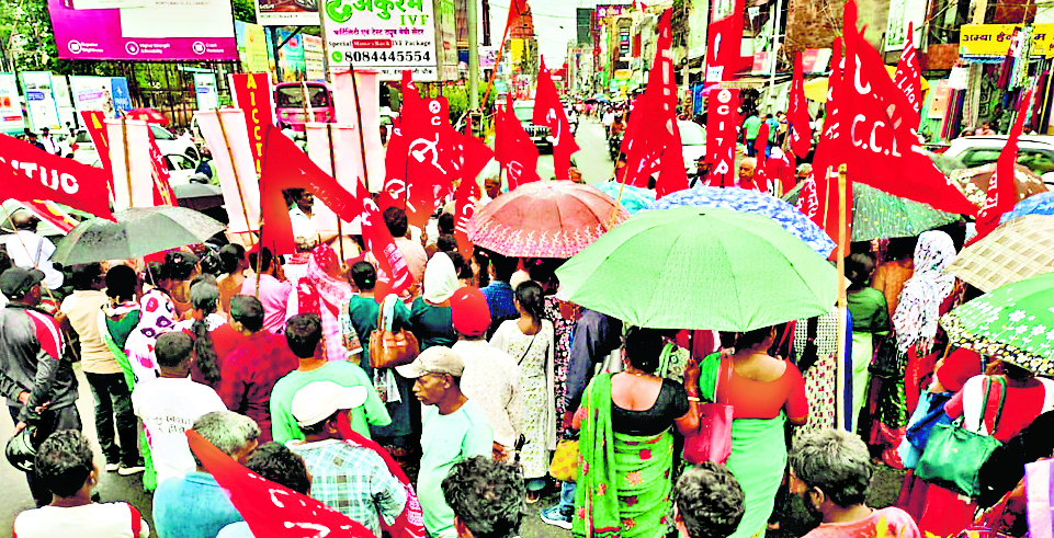 Ranchi News : नौ जुलाई की हड़ताल को लेकर ट्रेड यूनियनों ने निकाली रैली