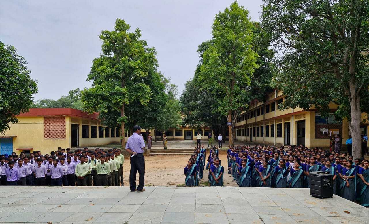 सड़क सुरक्षा के प्रति लोगों को किया जागरूक