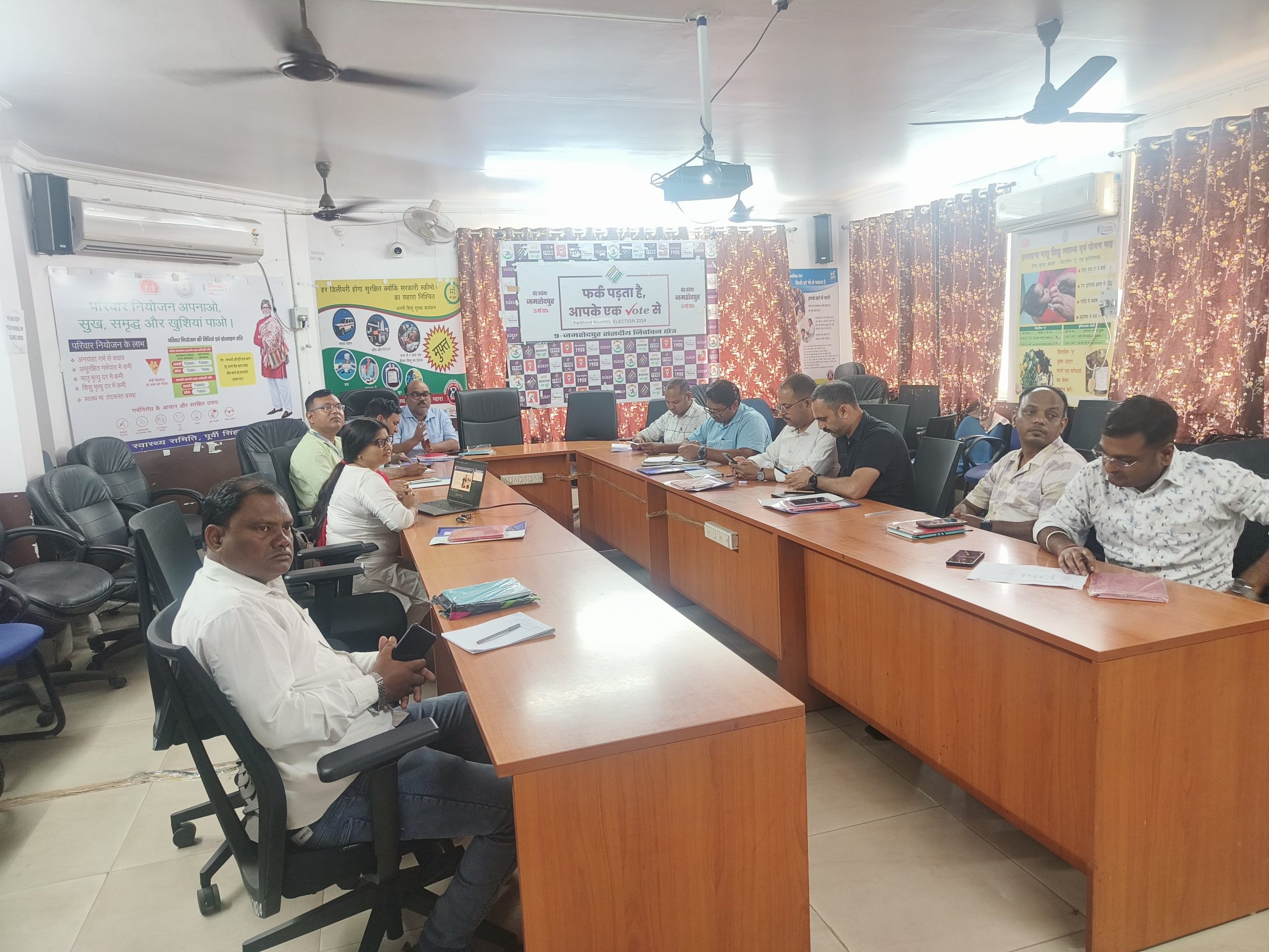 Jamshedpur news. परिवार नियोजन के लिए एक्शन प्लान बनाकर काम करने का निर्देश