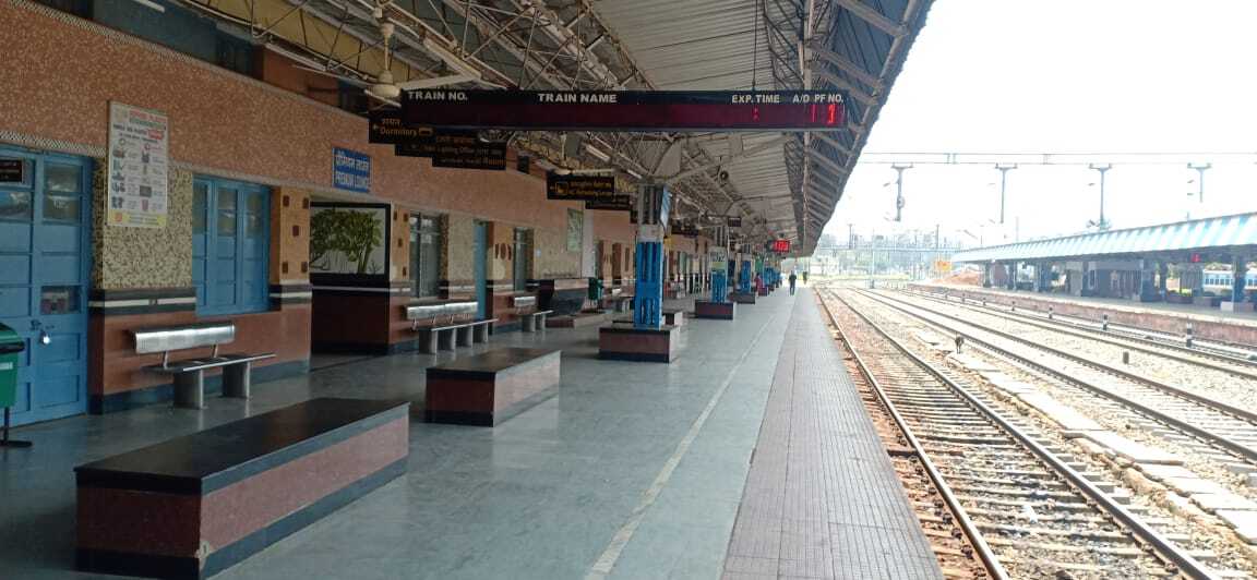 Deoghar News : जसीडीह-शंकरपुर रेलखंड पर रविवार को ट्रैफिक ब्लॉक, कई ट्रेनें रहेंगी प्रभावित