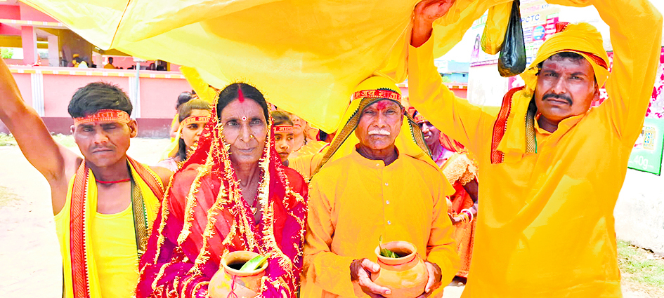Saran News : अखंड अष्टयाम को लेकर निकाली गयी कलशयात्रा