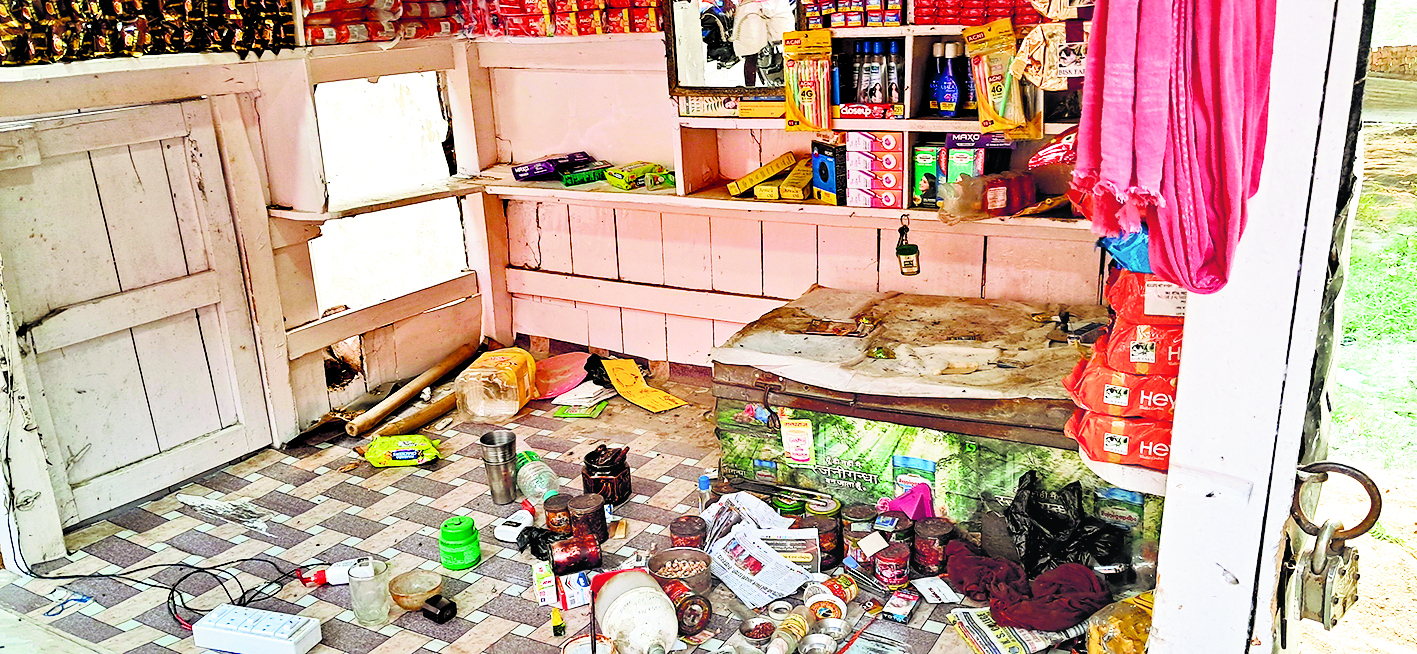 Saran News : तरैया में पान दुकान का पल्ला तोड़कर हजारों की सामान चोरी