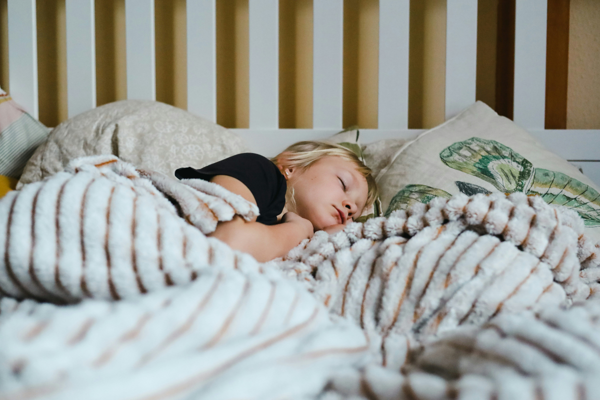 Parenting Tips: सोने से पहले बच्चों से कही गयी ये बातें उनके दिमाग को कर देती हैं डैमेज, कहीं आप भी तो अनजाने में नहीं कह रहे