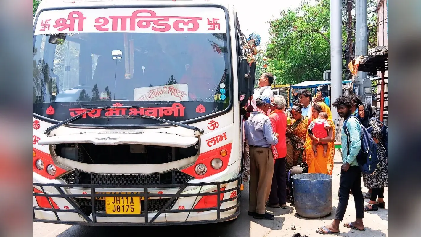 Bokaro News: फुसरो शहर में स्थायी बस स्टैंड नहीं, नीलामी से लाखों कमाता है नगर परिषद
