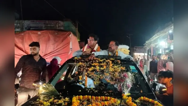 Video: फूल-मालाएं, ढोल-नगाड़े और आतिशबाजियां, UPSC में 58वीं रैंक लाने वाले आदित्य झा का गांव में भव्य स्वागत