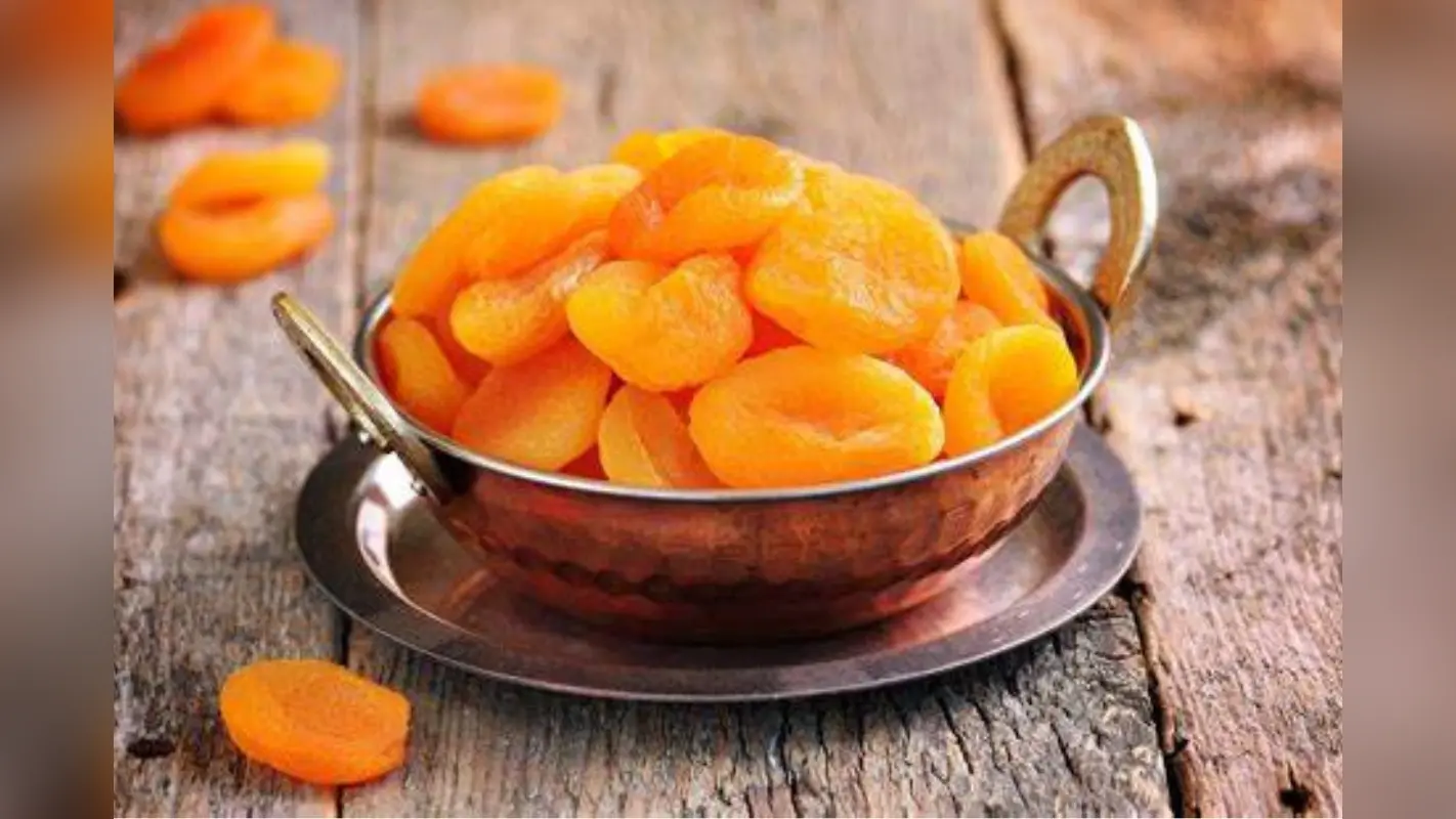 Apricot Benefits: रोजाना खाएं ये छोटा फल, पाएं बड़े फायदे, जानें सूखी खुबानी का कमाल