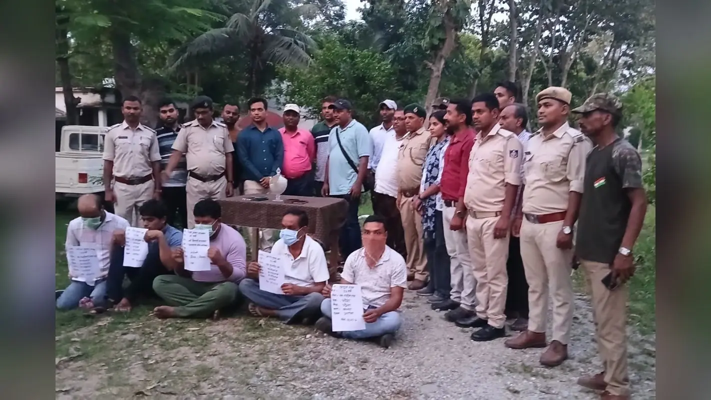 बिहार के अररिया में 2.157 किलो कोबरा विष के साथ 6 तस्कर गिरफ्तार, अंतरराष्ट्रीय तस्करी रैकेट का भंडाफोड़