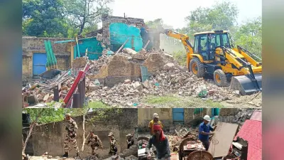 धनबाद में गरजा बुलडोजर, ढुलू महतो के खिलाफ आय से अधिक संपत्ति का केस दर्ज कराने वाले अधिवक्ता का ‘आवास’ ध्वस्त