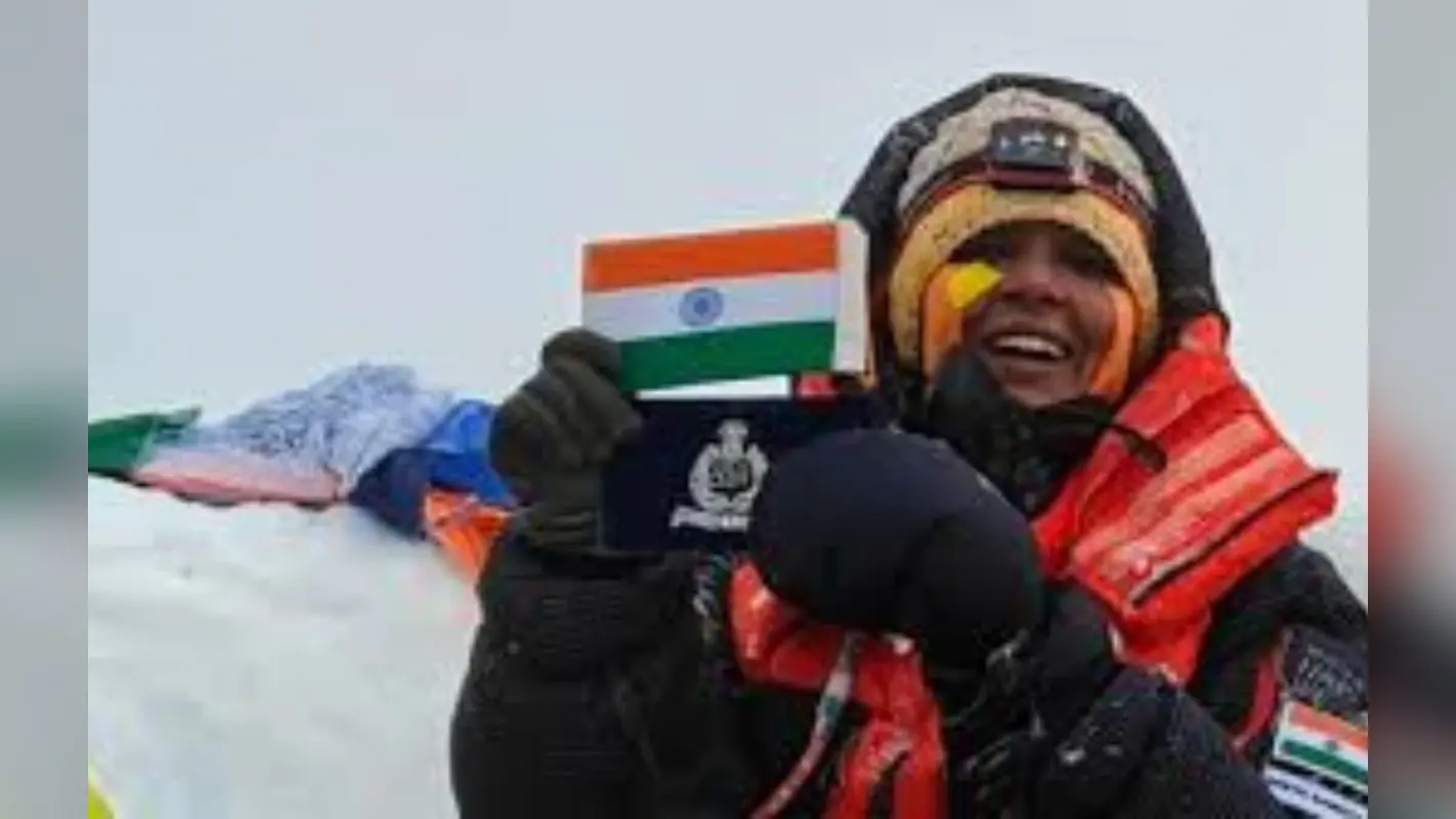 CISF की पहली महिला अफसर गीता सामोता ने फतह किया माउंट एवरेस्ट, रचा इतिहास