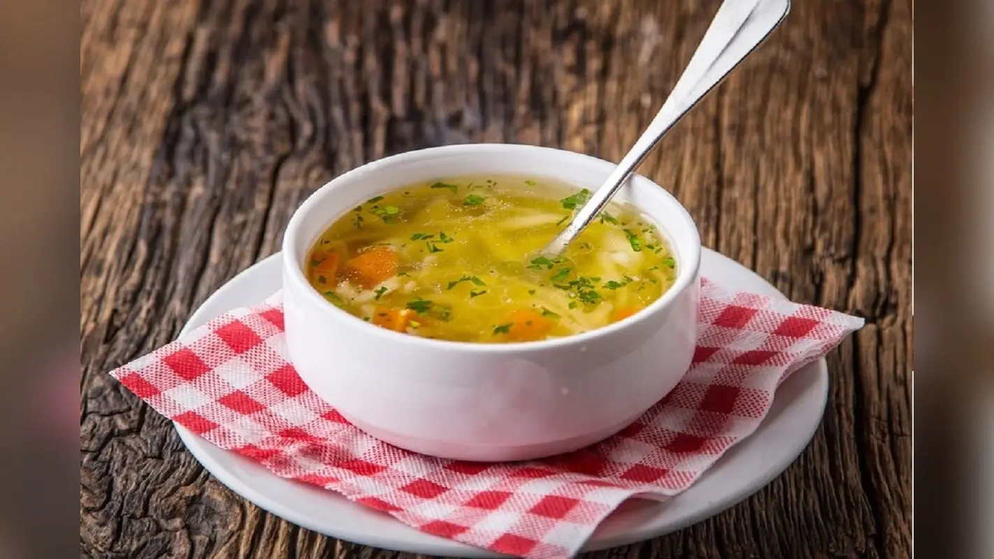 Clear Soup: कम मसाले, ज़्यादा स्वाद; घर पर बनाएं हेल्दी और टेस्टी क्लियर सूप