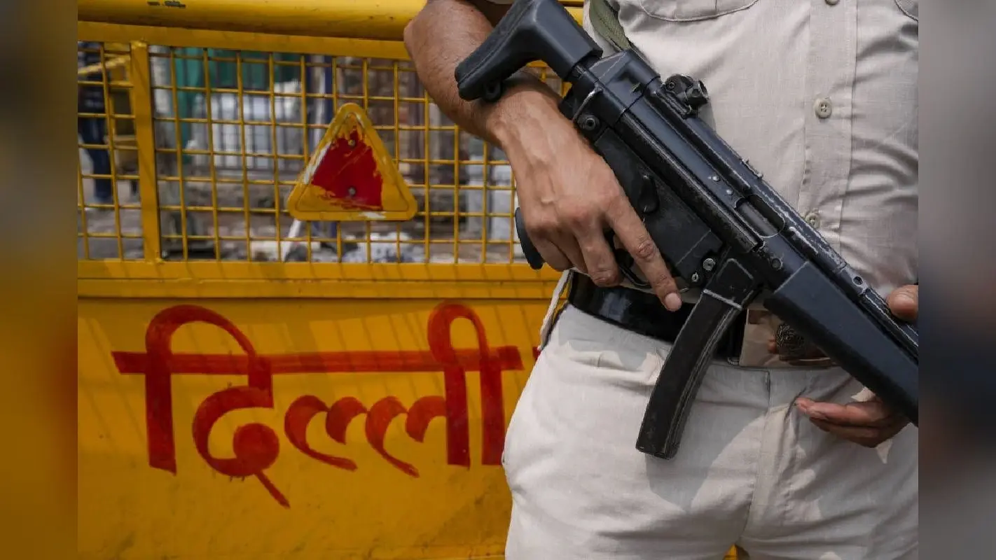 Mob Attack in Delhi : गोमांस बेचने के शक में दुकान के मालिक को जमकर पीटा गया, DU के पास मचा हंगामा