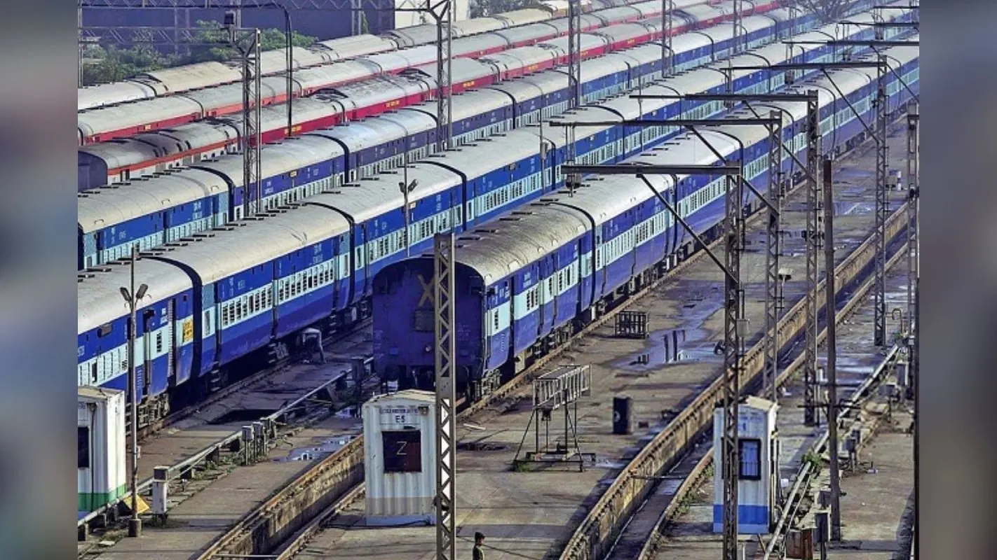 झारखंड का सबसे बड़ा रेलवे स्टेशन, जहां रोजाना 100 से अधिक ट्रेनों का होता है आवागमन