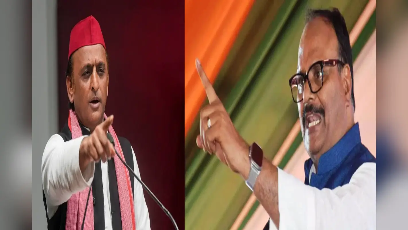 “DNA से शुरू हुआ सियासी संग्राम, अखिलेश-पाठक आमने-सामने”