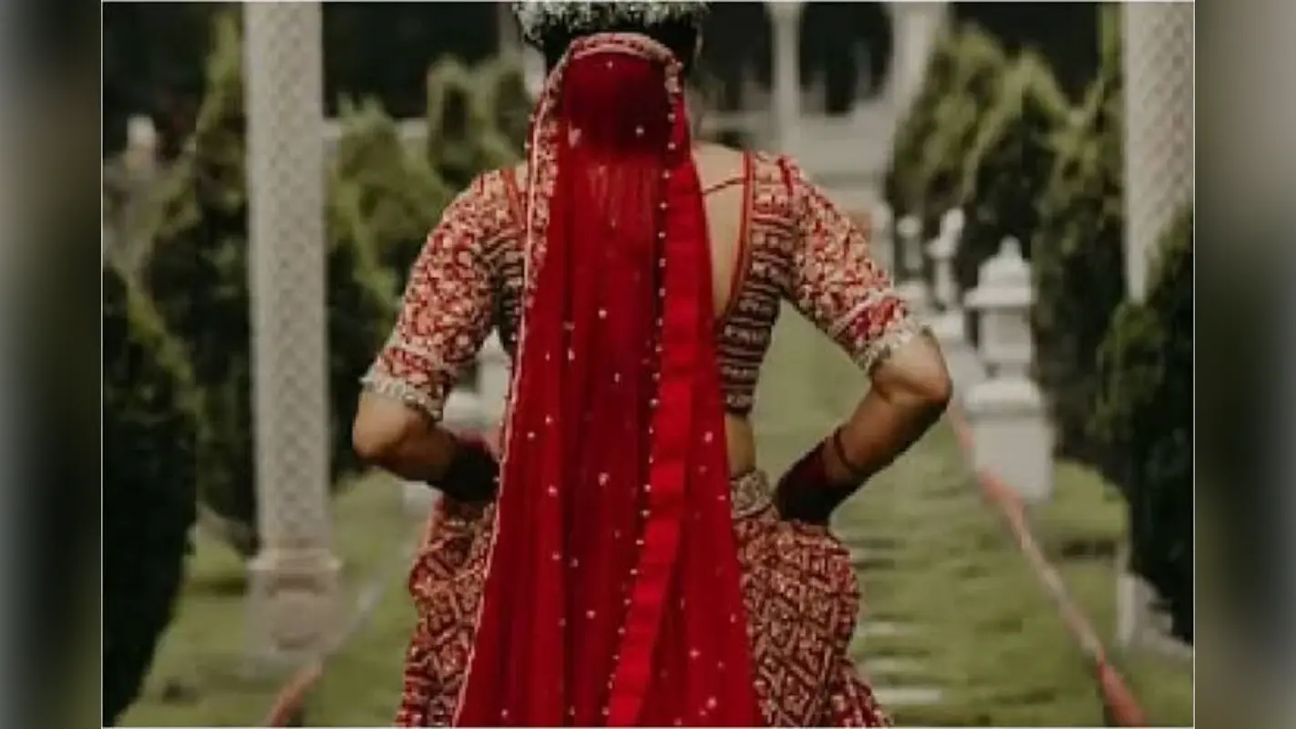 मंडप में ही दुल्हन ने बदला फैसला: शराबी बारातियों ने किया पिता का अपमान, ससुराल जाने से किया इनकार