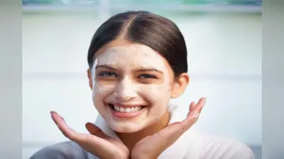 Besan Face Packs: महंगे ब्यूटी प्रोडक्ट्स छोड़िए, इन बेसन के उपायों से करें चेहरा साफ