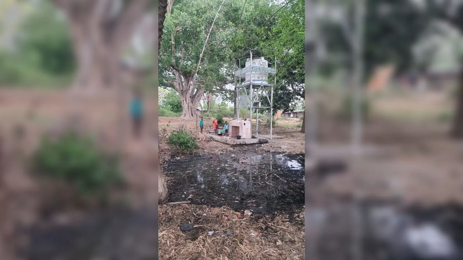 उदयपुरा संथाल टोला में वाटर स्टैंड पोस्ट के समीप नहीं है नाला