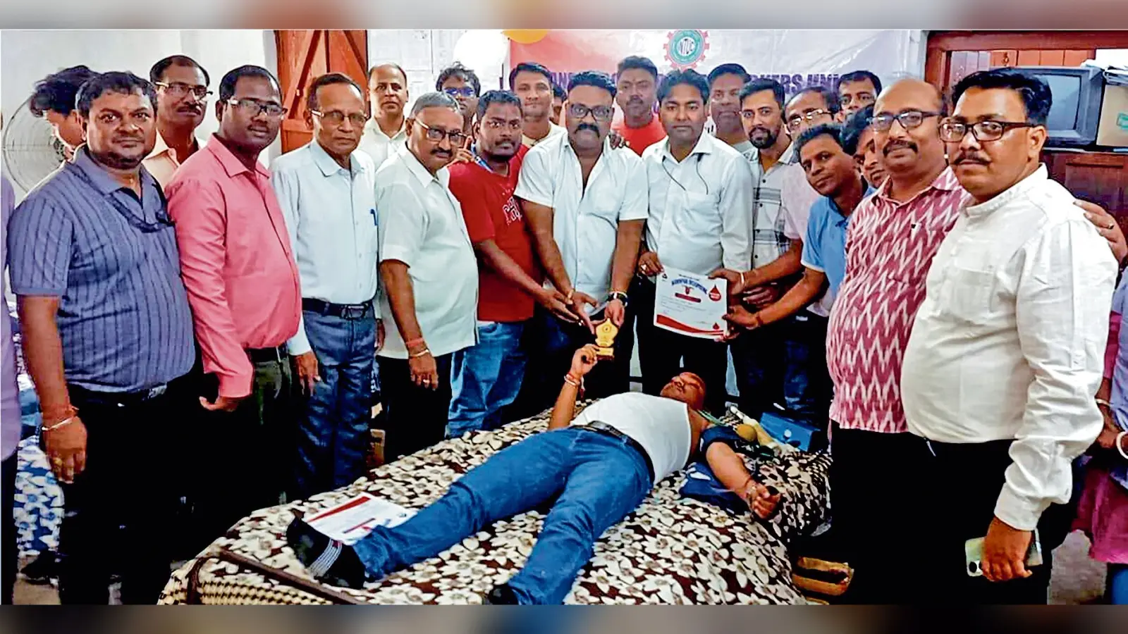 यूनियन का 78वां स्थापना दिवस, इंटक के बर्नपुर ऑफिस में लगाया गया रक्तदान शिविर