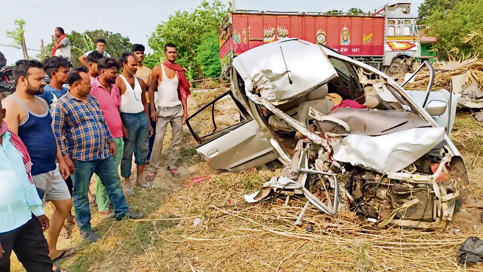 Gopalganj News : ट्रक और कार में भिड़ंत, जहानाबाद के चालक और बच्चे की मौत, तीन घायल