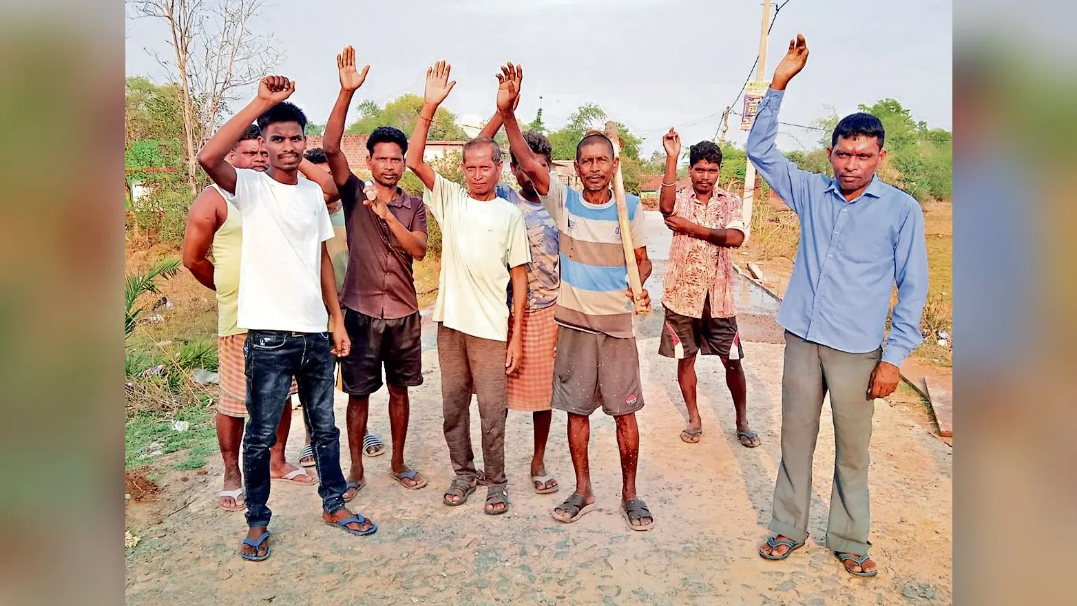 Chaibasa News : पुटिसिया से लगड़ा तक सड़क निर्माण में अनियमितता, कार्रवाई की मांग