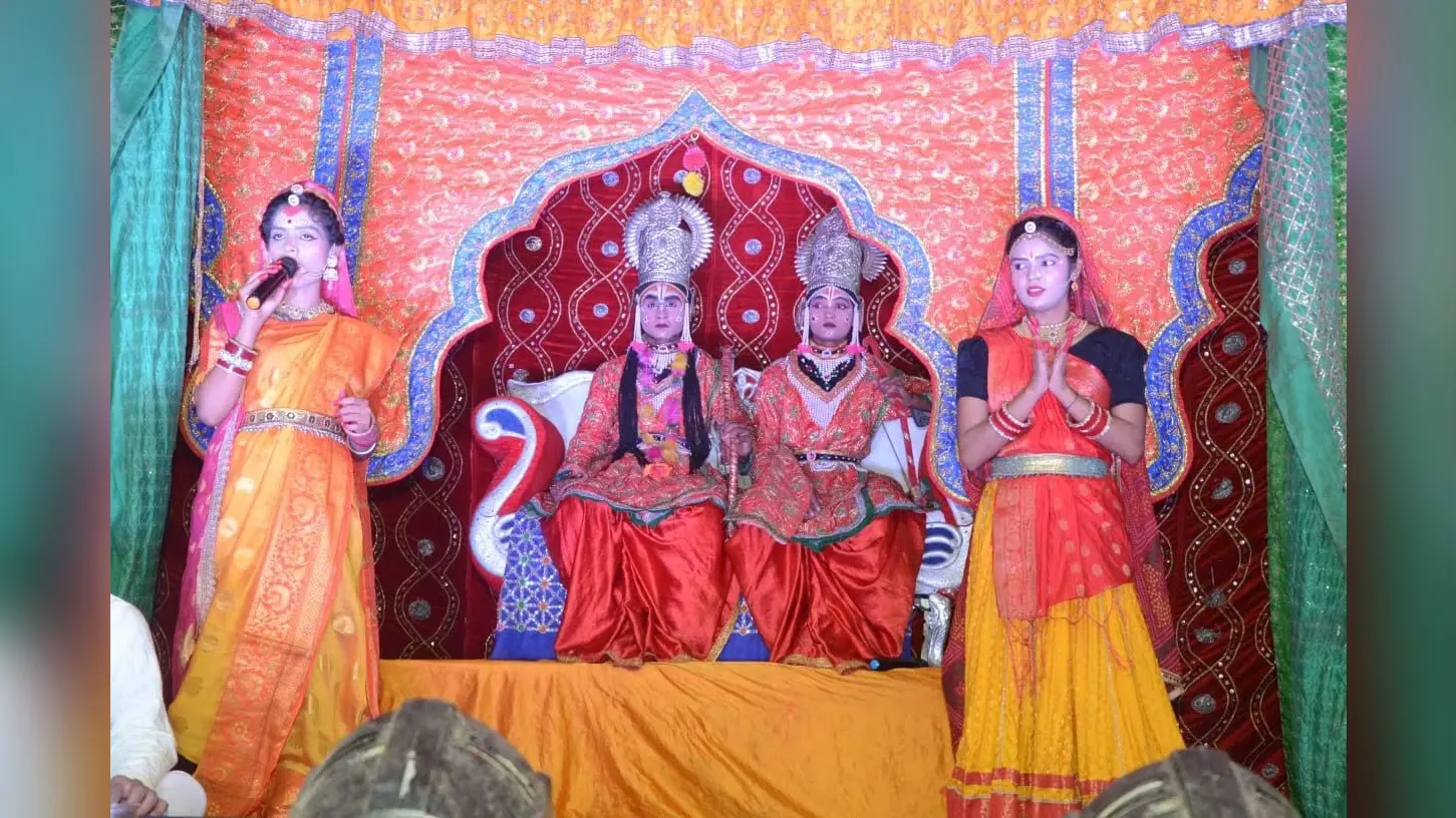 रामलीला में ताड़का वध का दृश्य देख भावविभोर हुए श्रद्धालु