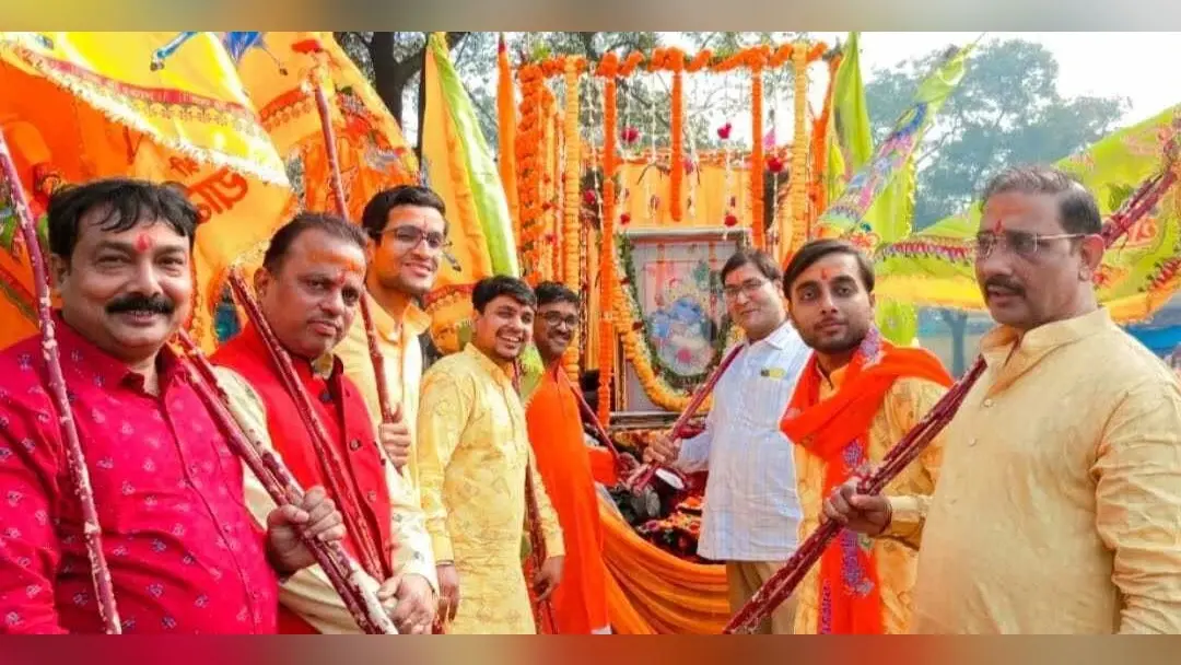 Dhanbad News : मारवाड़ी समाज के युवाओं का जत्था कतरास से झरिया के लिए निकला