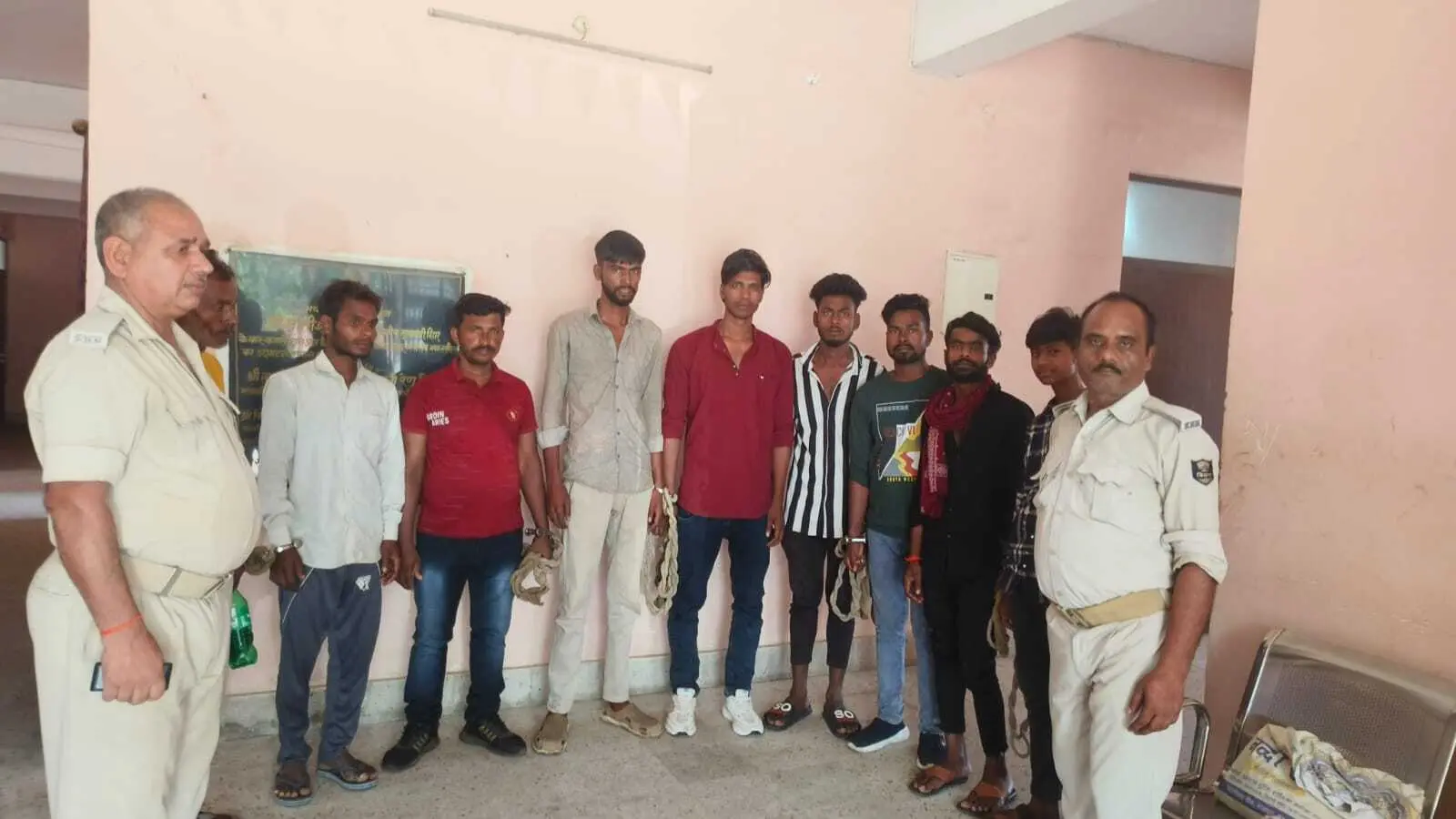 चार तस्कर व पांच शराबी गिरफ्तार