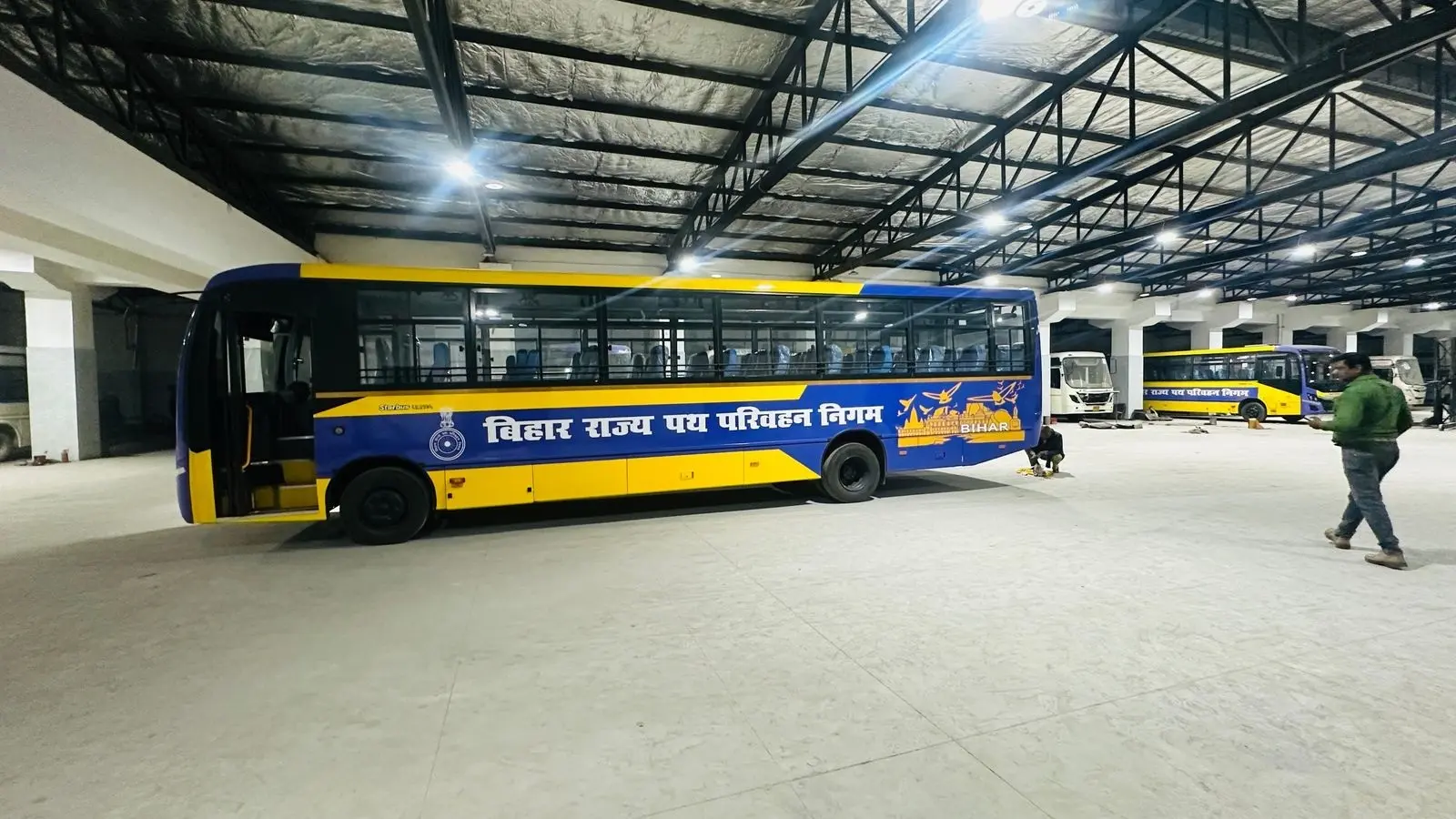Motihari: मोतिहारी से आठ नयी डिलक्स बसों का परिचालन पटना के लिए शुरू