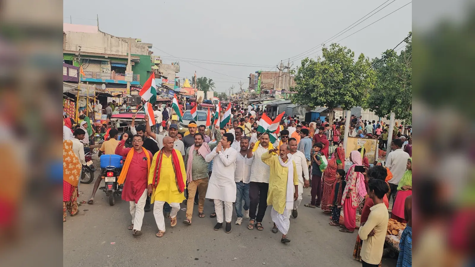 भाजपाइयों ने शहर में निकाली तिरंगा यात्रा