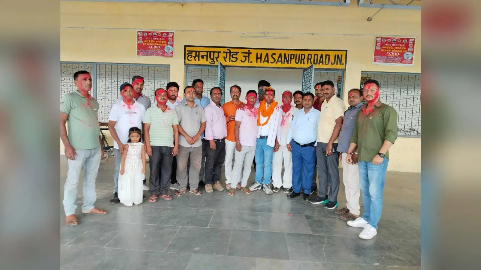 Samastipur News:स्थानांतरित कर्मी को दी गयी विदाई