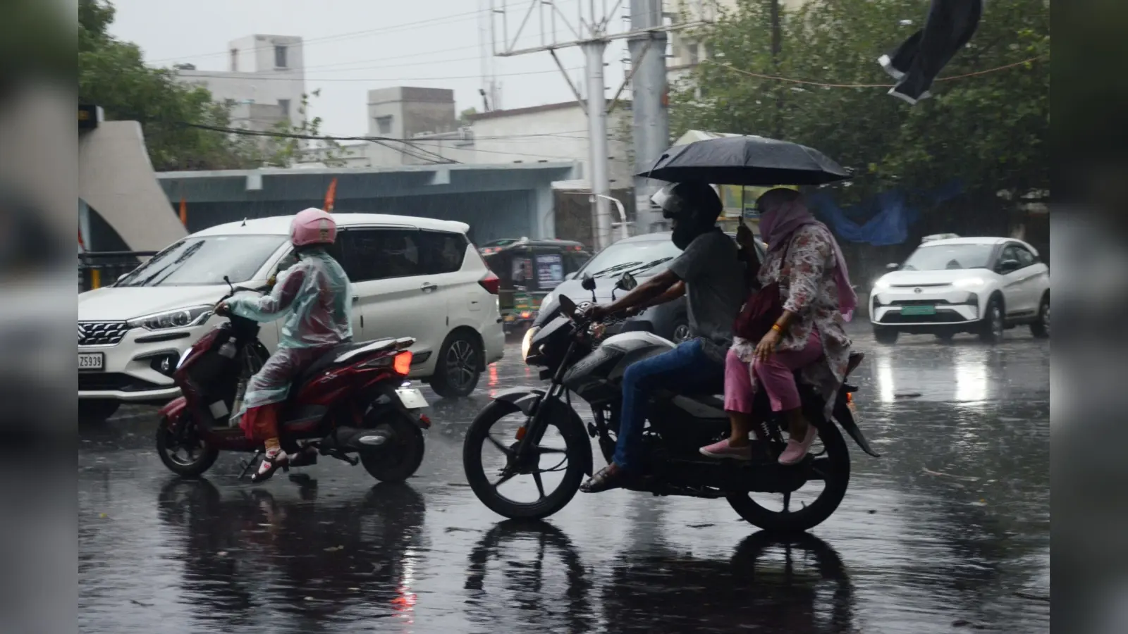 Dhanbad News : दिन में गर्मी, दोपहर के बाद बारिश और आंधी