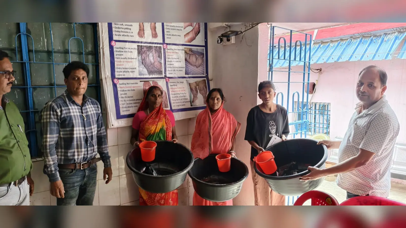 फाइलेरिया मरीजों के बीच किया गया किट का वितरण