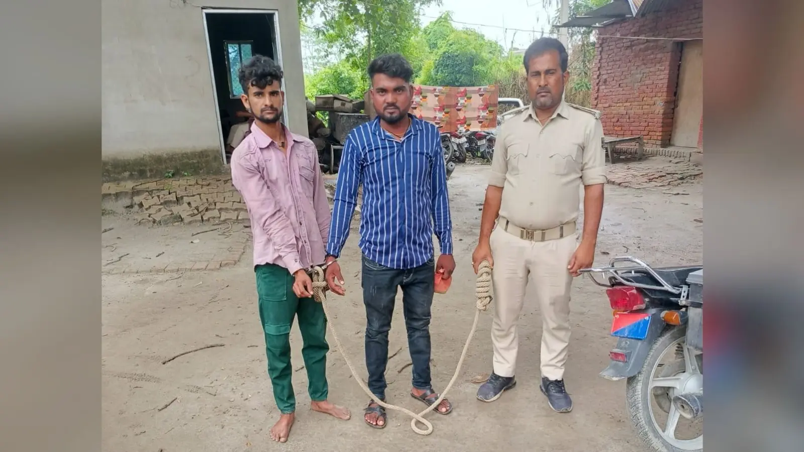यूपी से शराब पीकर चले दो युवक विश्वंभरपुर में धराये