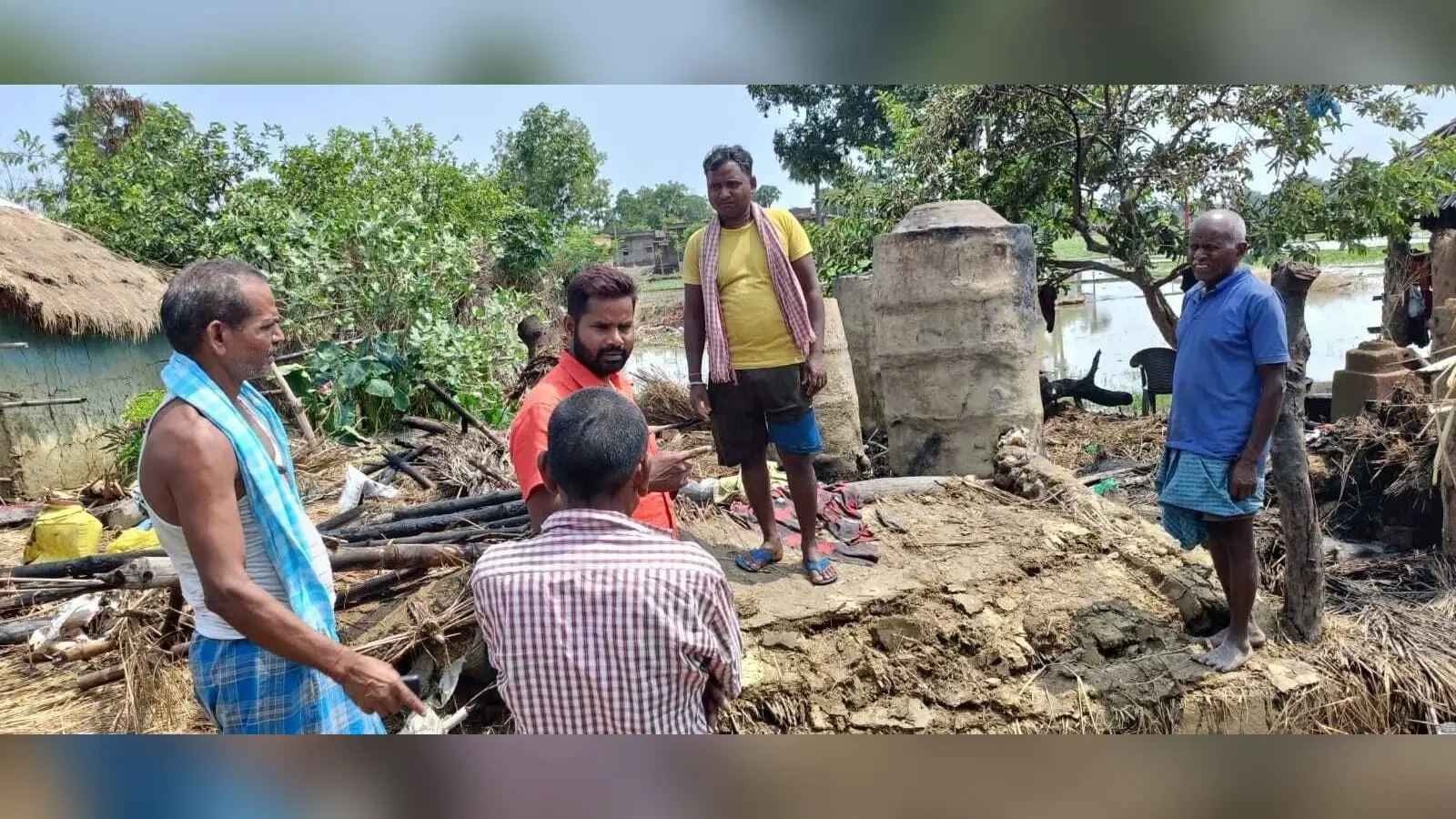 ललवामोड़ गांव में आग लगने से एक घर जलकर राख