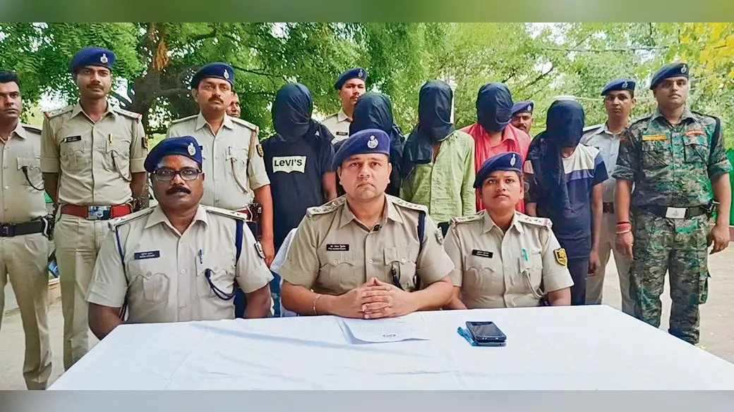 Patna News : ढाई वर्ष की बेटी को 50 हजार रुपये में बेचा, पिता, नर्स व खरीदार दंपती गिरफ्तार