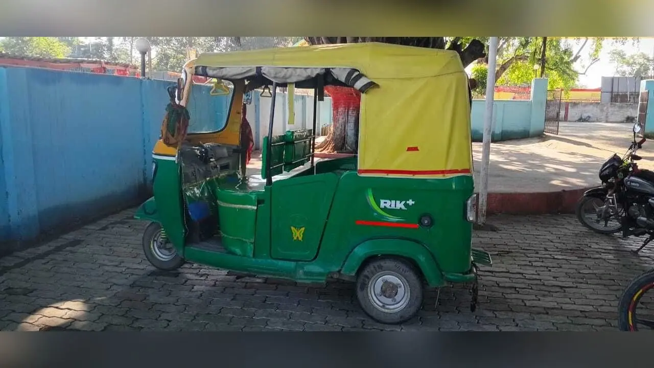 सीएनजी ऑटो चालक को बेखौफ बदमाशों ने मारी गोली, जख़्मी, रेफर