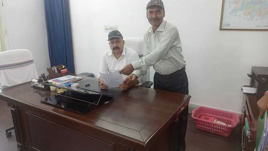 बुधामा से खाड़ा बायपास को मिलाने वाली सड़क निर्माण की मांग, एसडीएम को सौंपा आवेदन